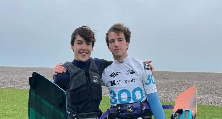 Ces deux étudiants vont traverser la Manche en kitesurf pour la bonne cause