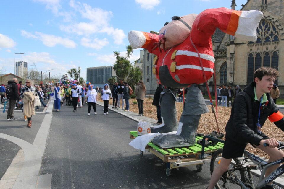 Nouveauté au carnaval de Cherbourg : un cortège de chars au défilé du dimanche
